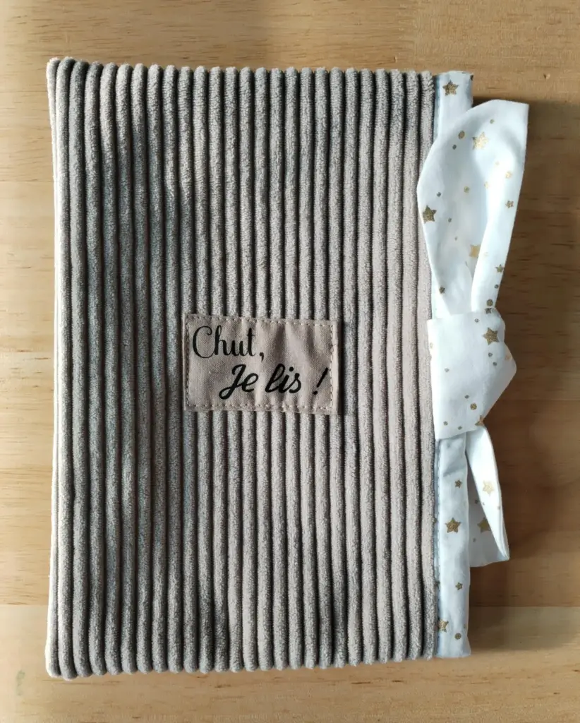 Pochette livre beige