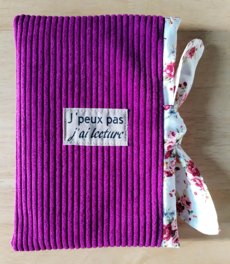 Pochette livre aubergine