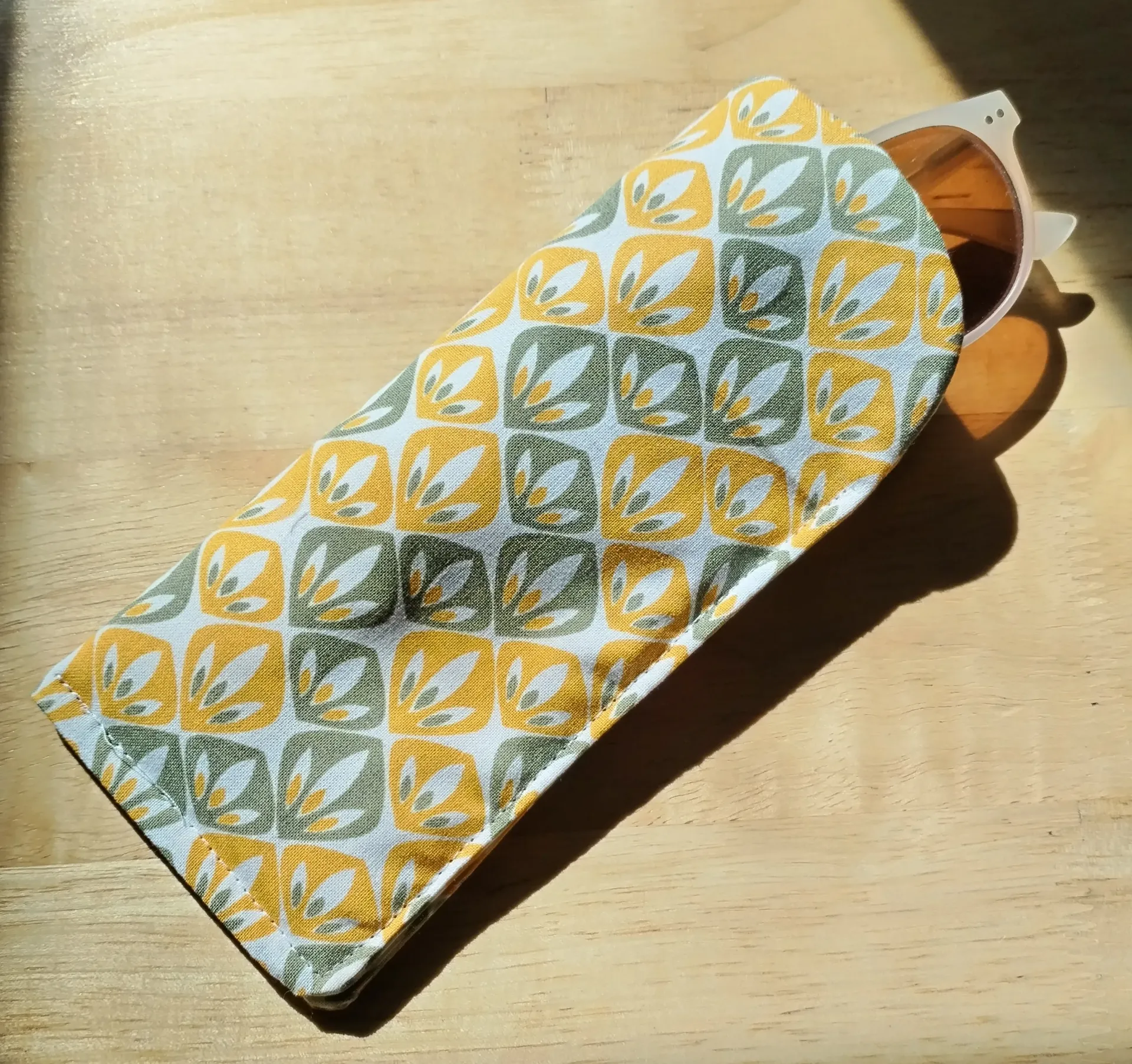 Etui à lunettes damier