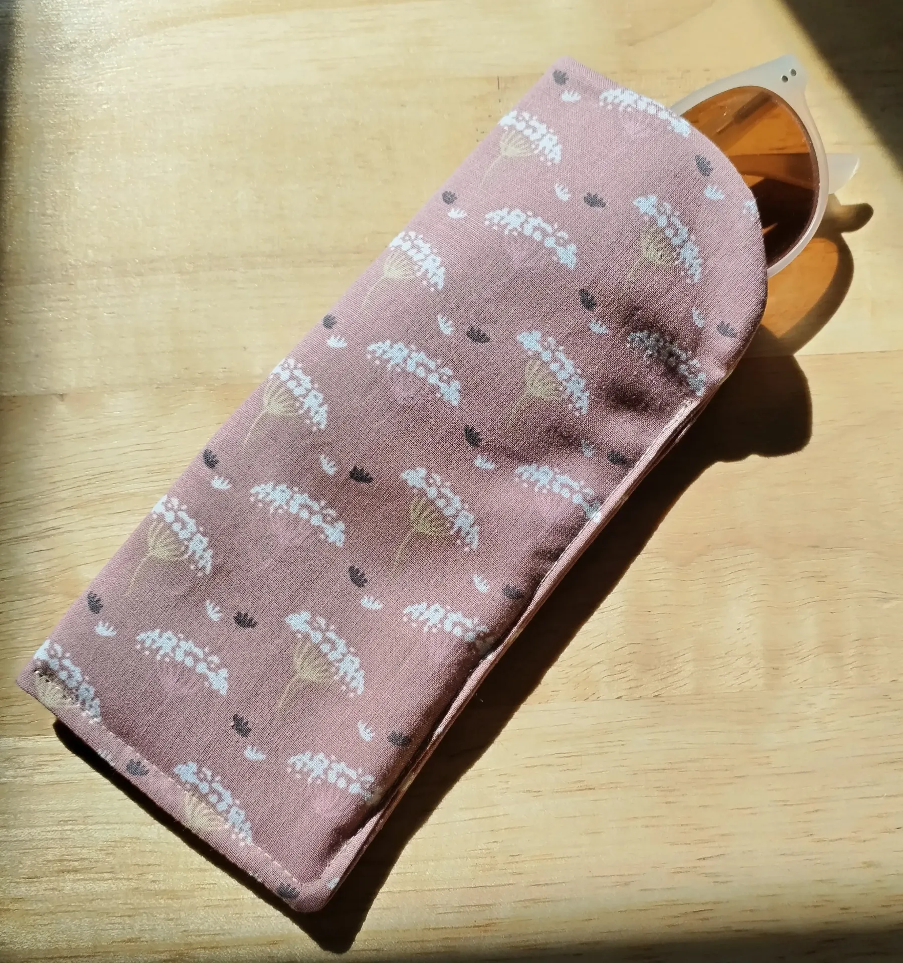 Etui à lunettes rose