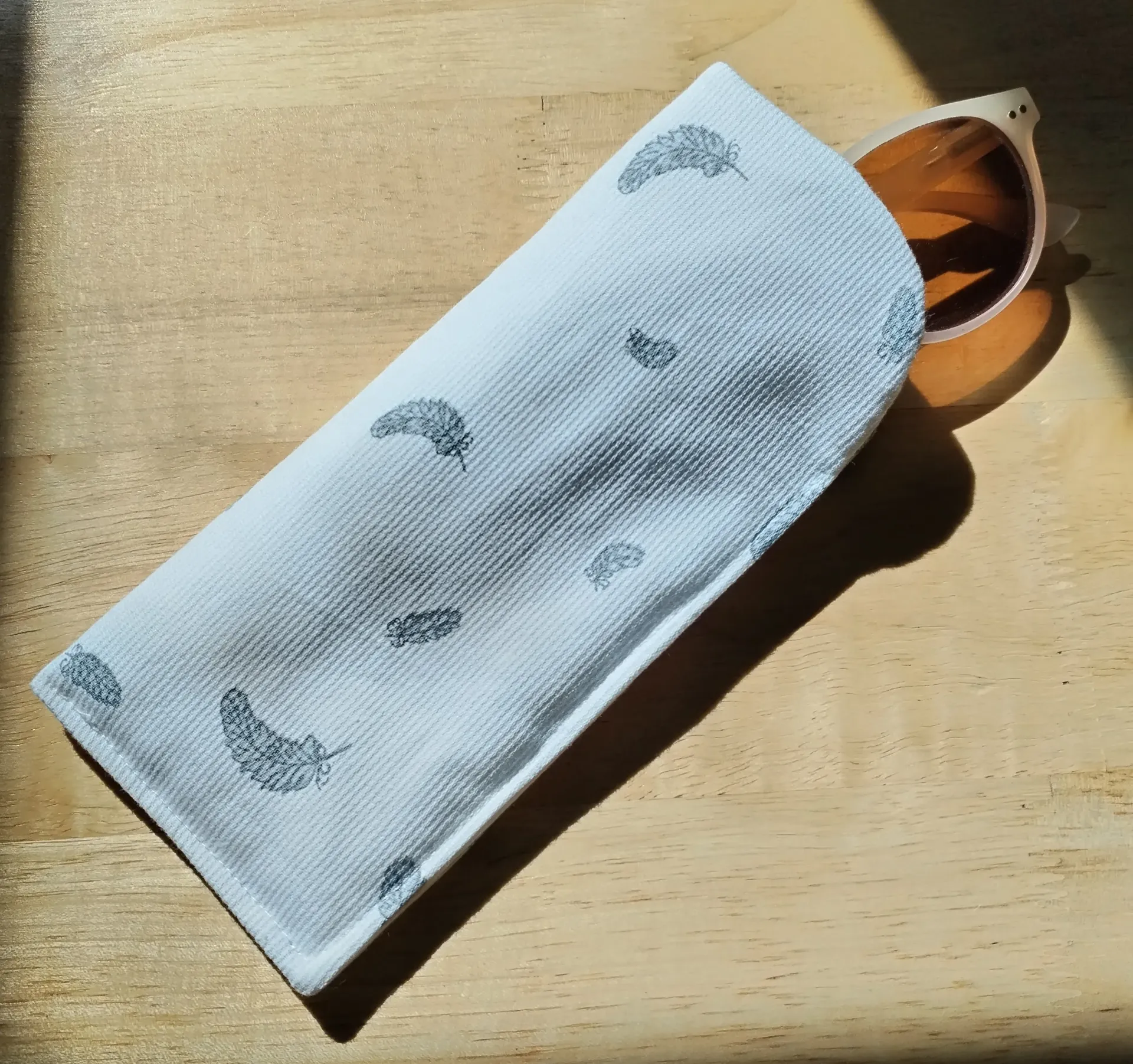 Etui à lunettes plume
